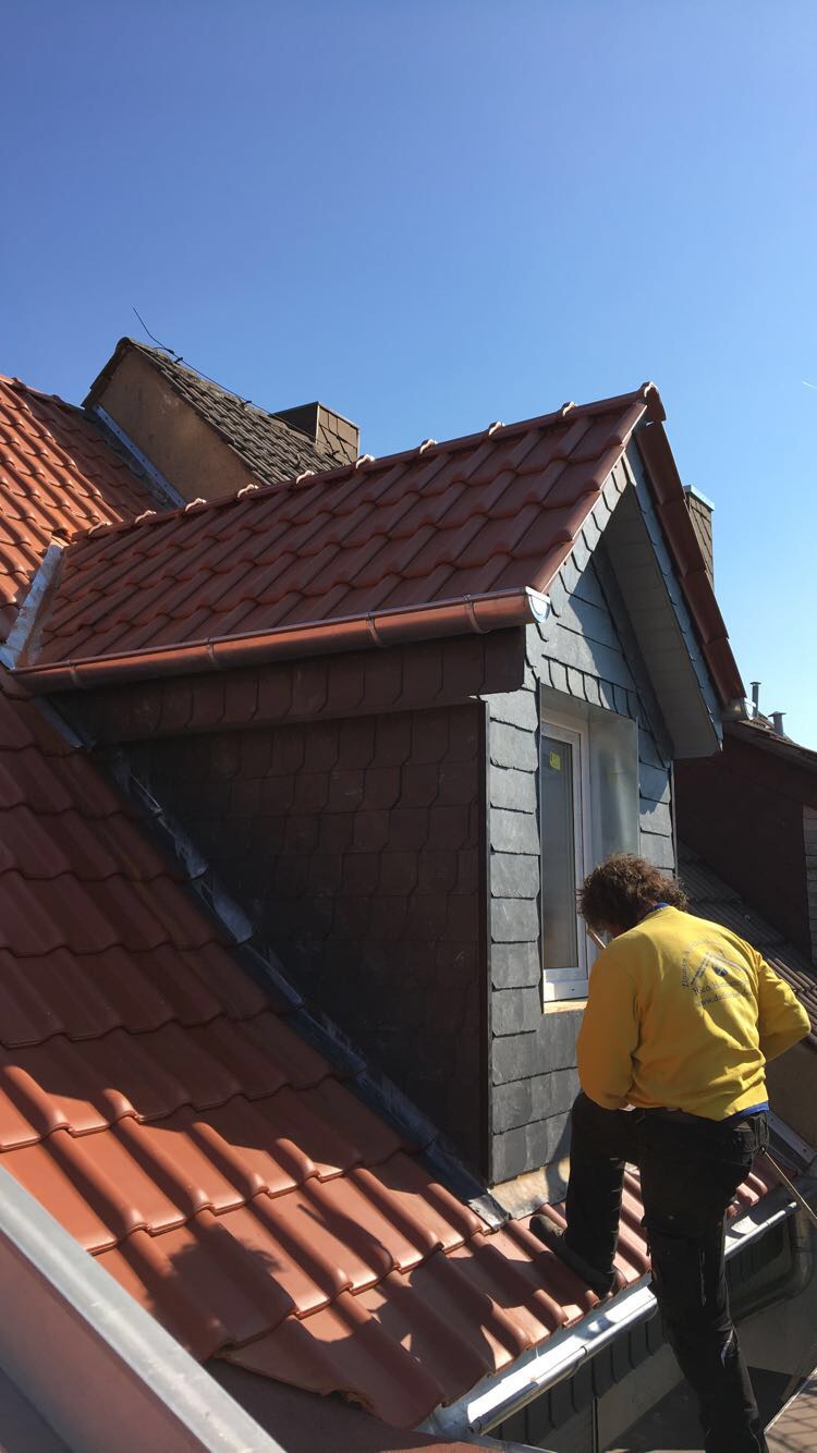 Dachgaube mit Schieferdeckung im Bestand