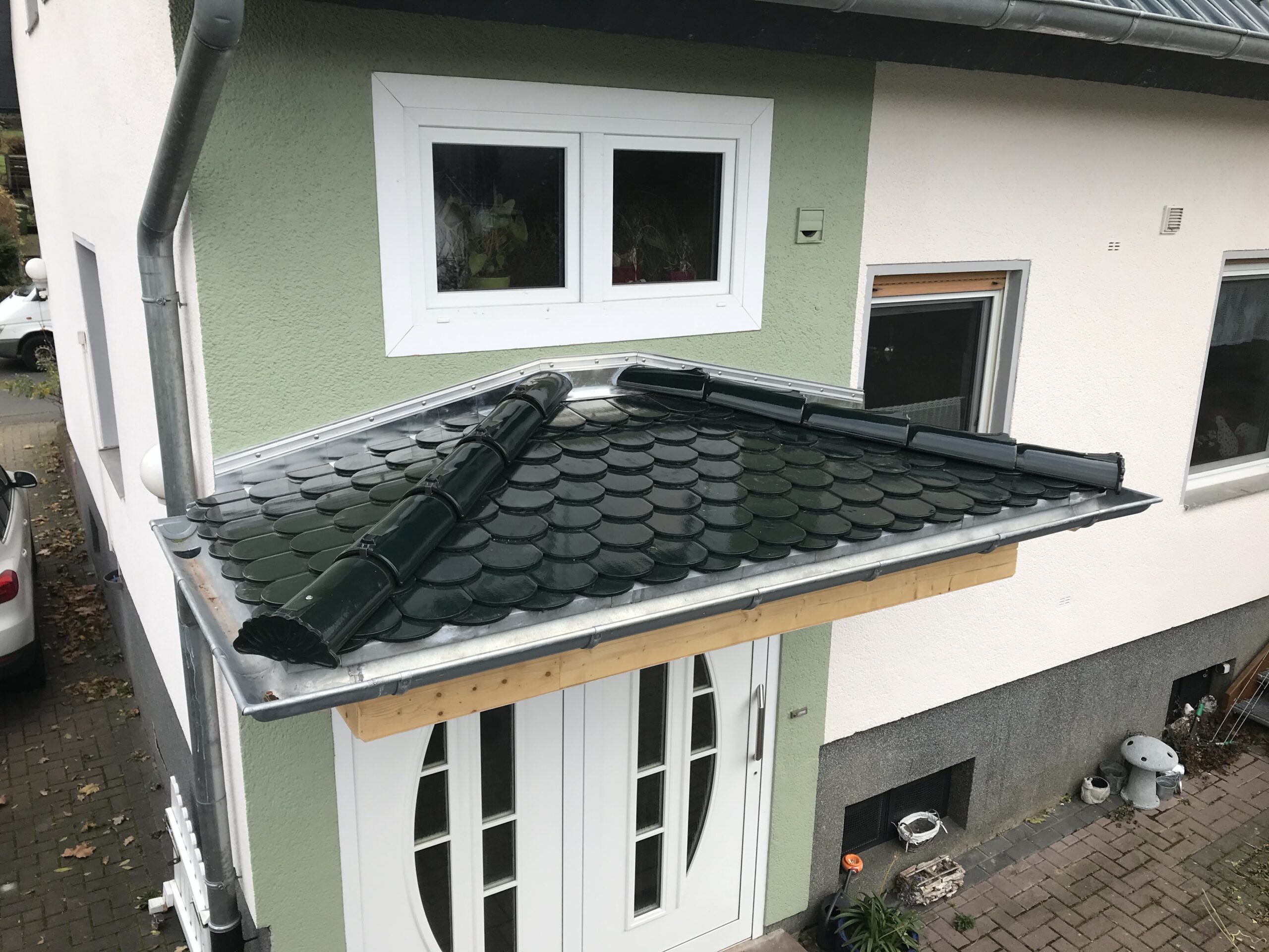 Vordach mit Biberschwanzziegel